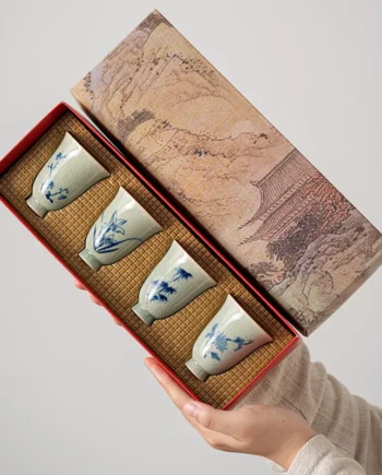 Conjunto "Paisagem Oriental" — 4 Xícaras de Porcelana Azul e Branco